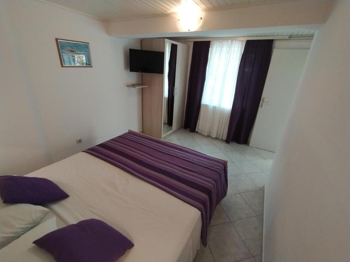Apartments Dario Krk Town Exterior foto