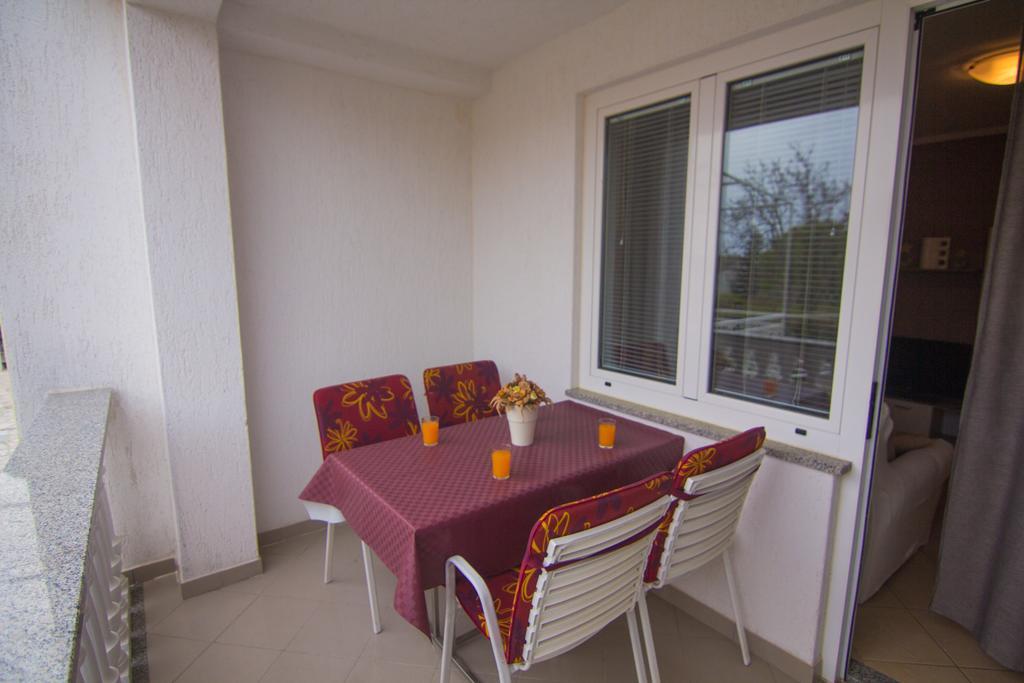 Apartments Dario Krk Town Exterior foto