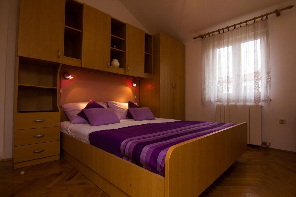 Apartments Dario Krk Town Exterior foto